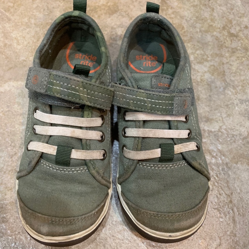 Shoes. Stride rite brand. 9.5 toddler boy.